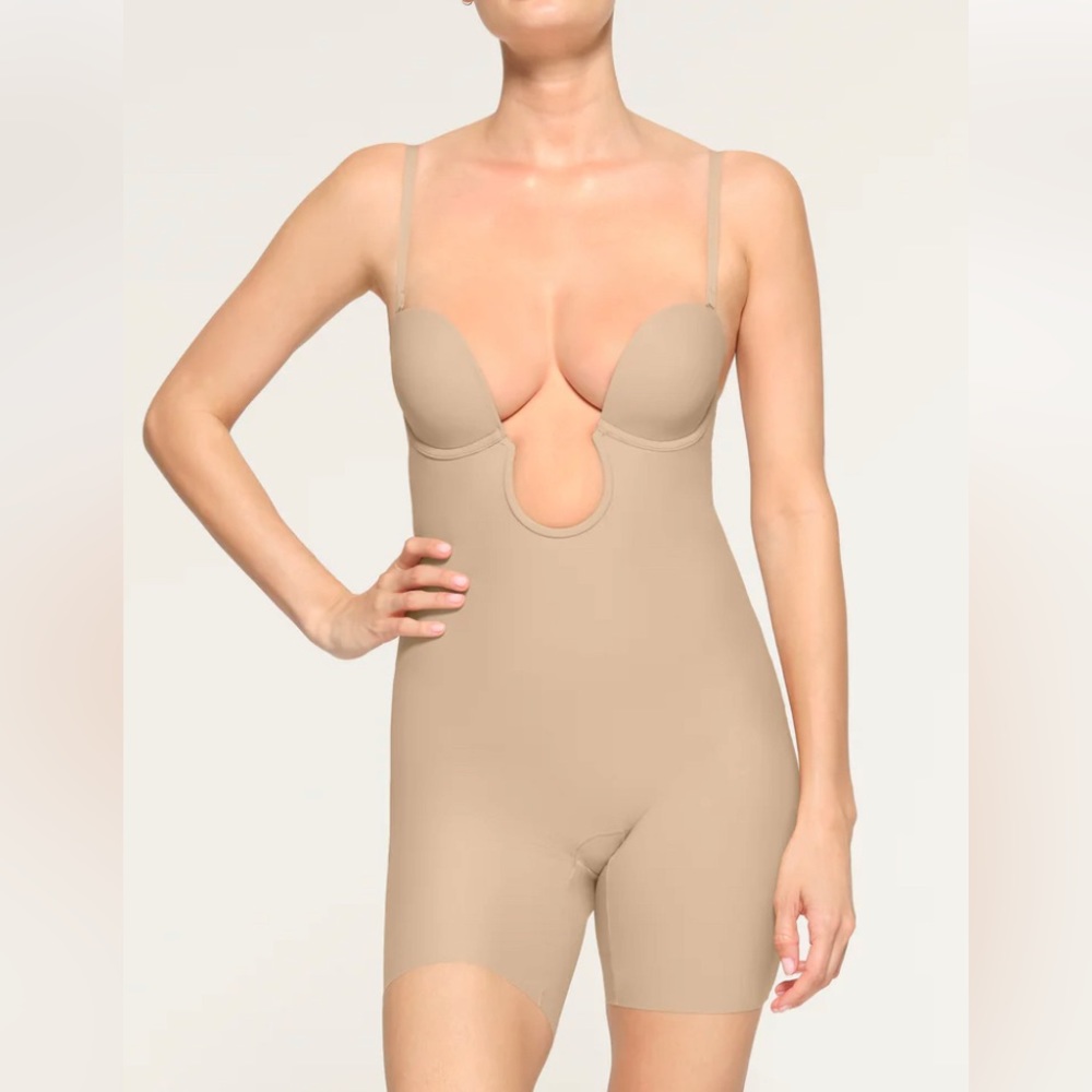 NWT- skims deep plunge shapewear mid thigh bodysuit sz XS